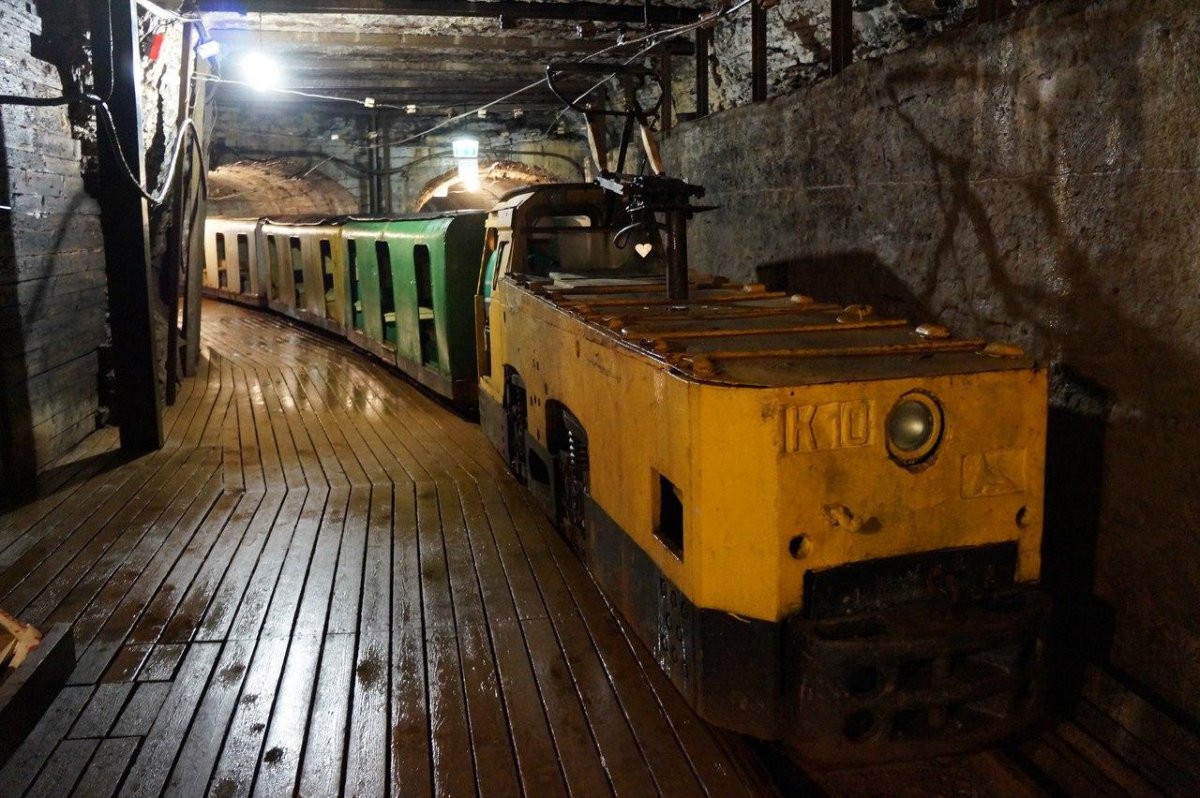 Шахтный электровоз аккумуляторный АРВ 8