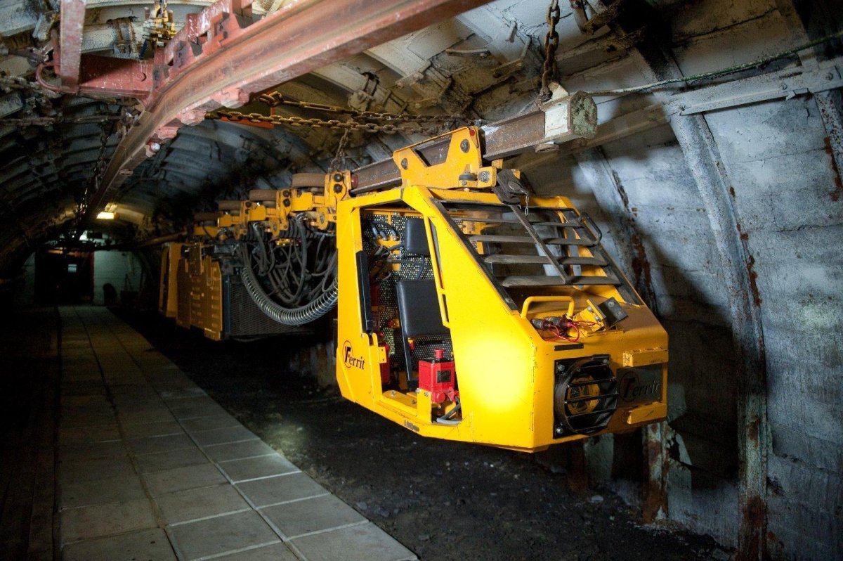 Шахтный подвесной Локомотив dlz110f