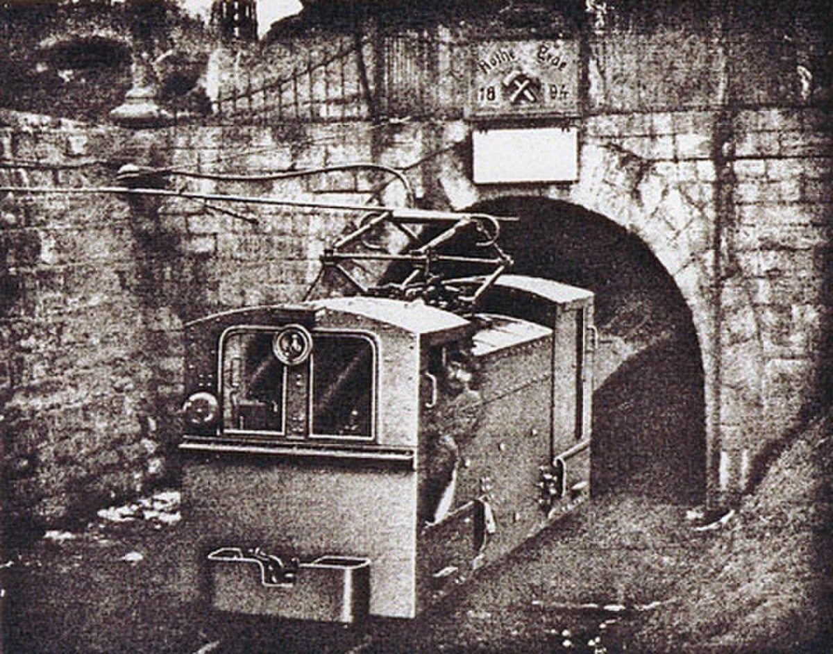 Шахтный электровоз