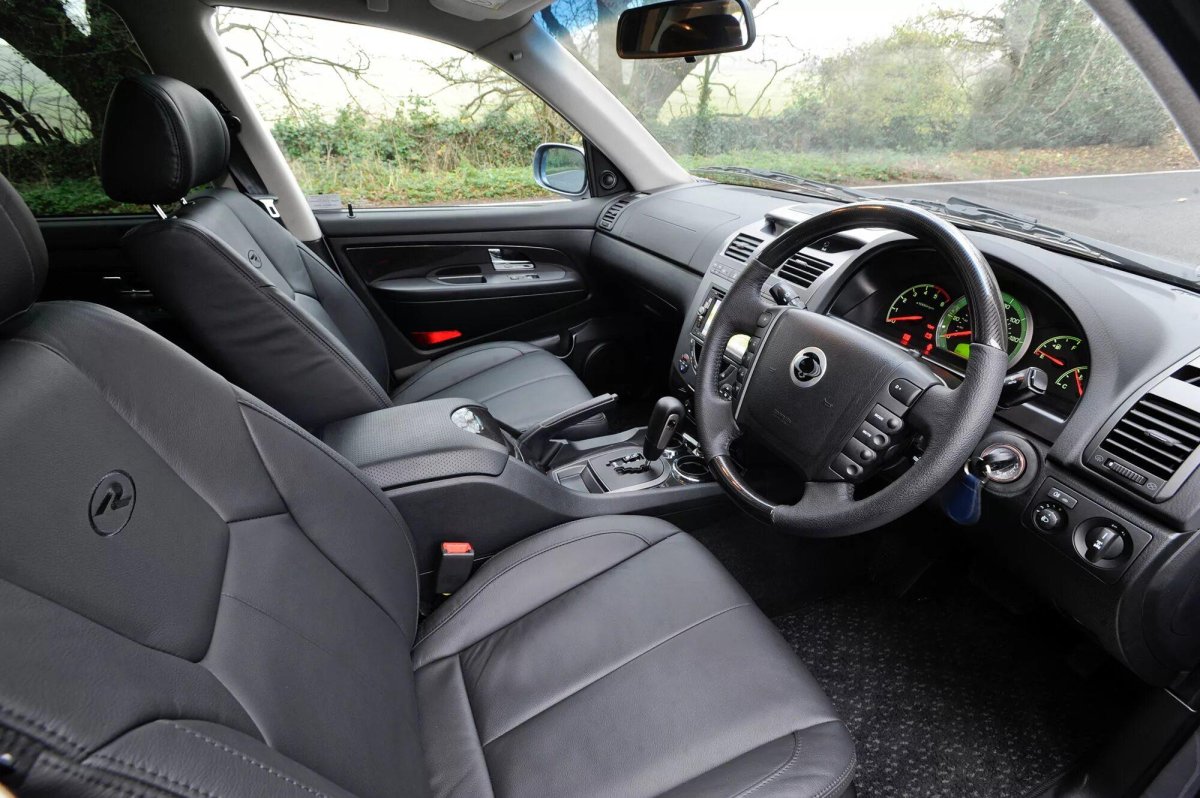 SSANGYONG Rexton 2 салон