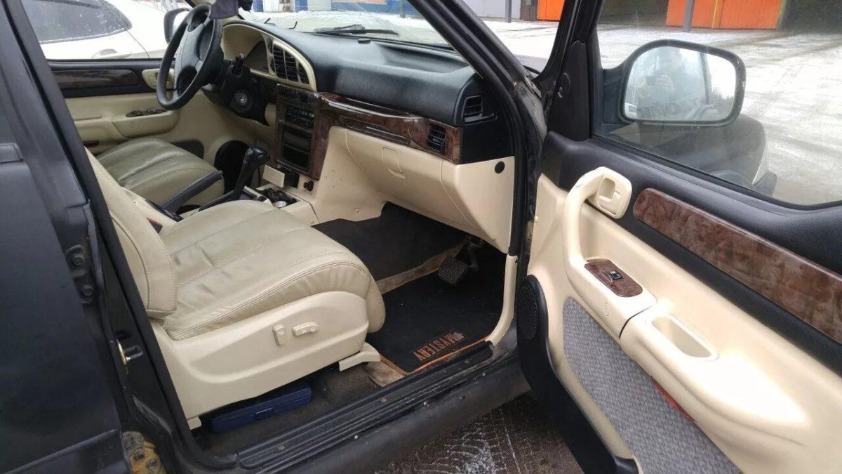 SSANGYONG Musso 3.2 салон