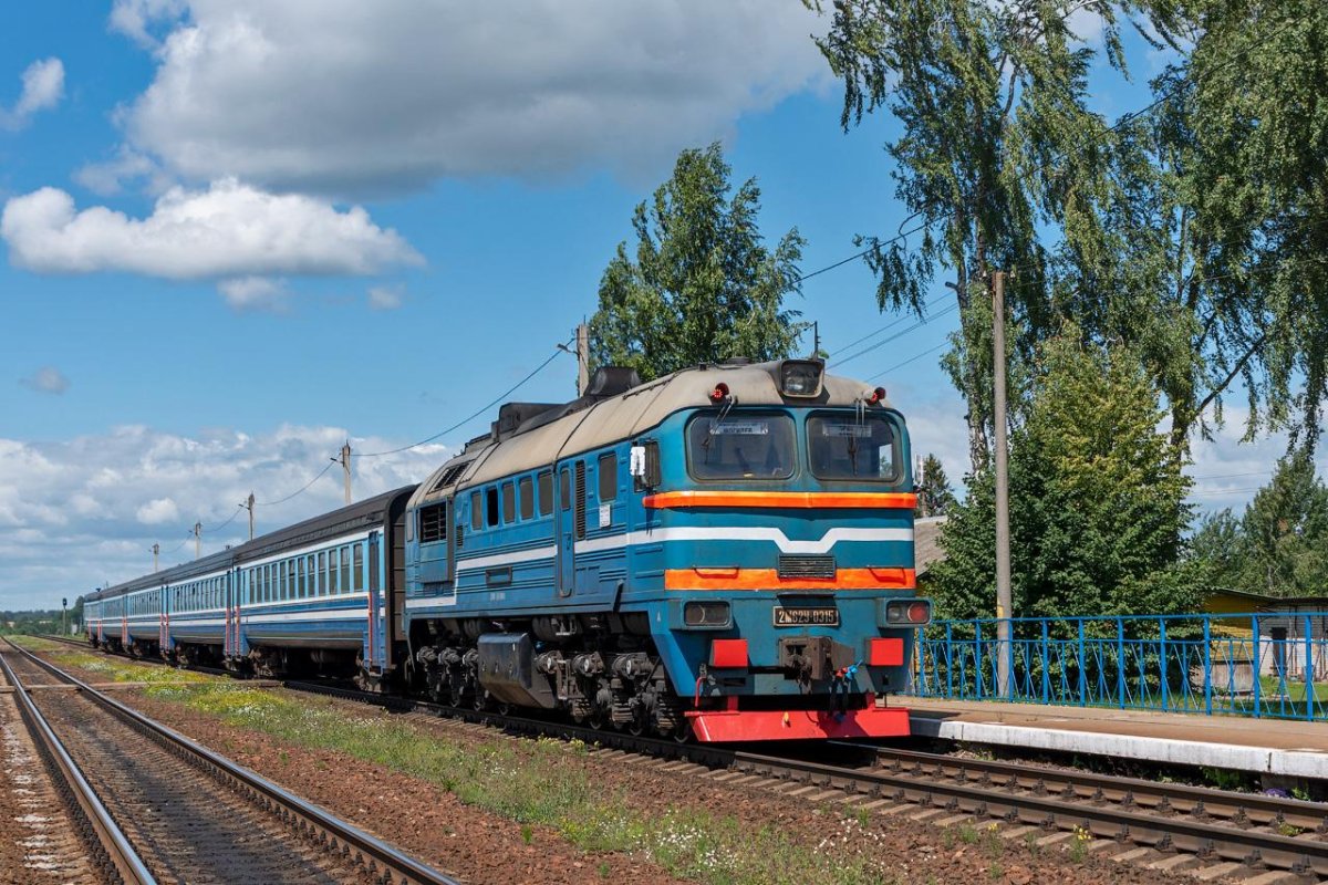 Пригородный поезд