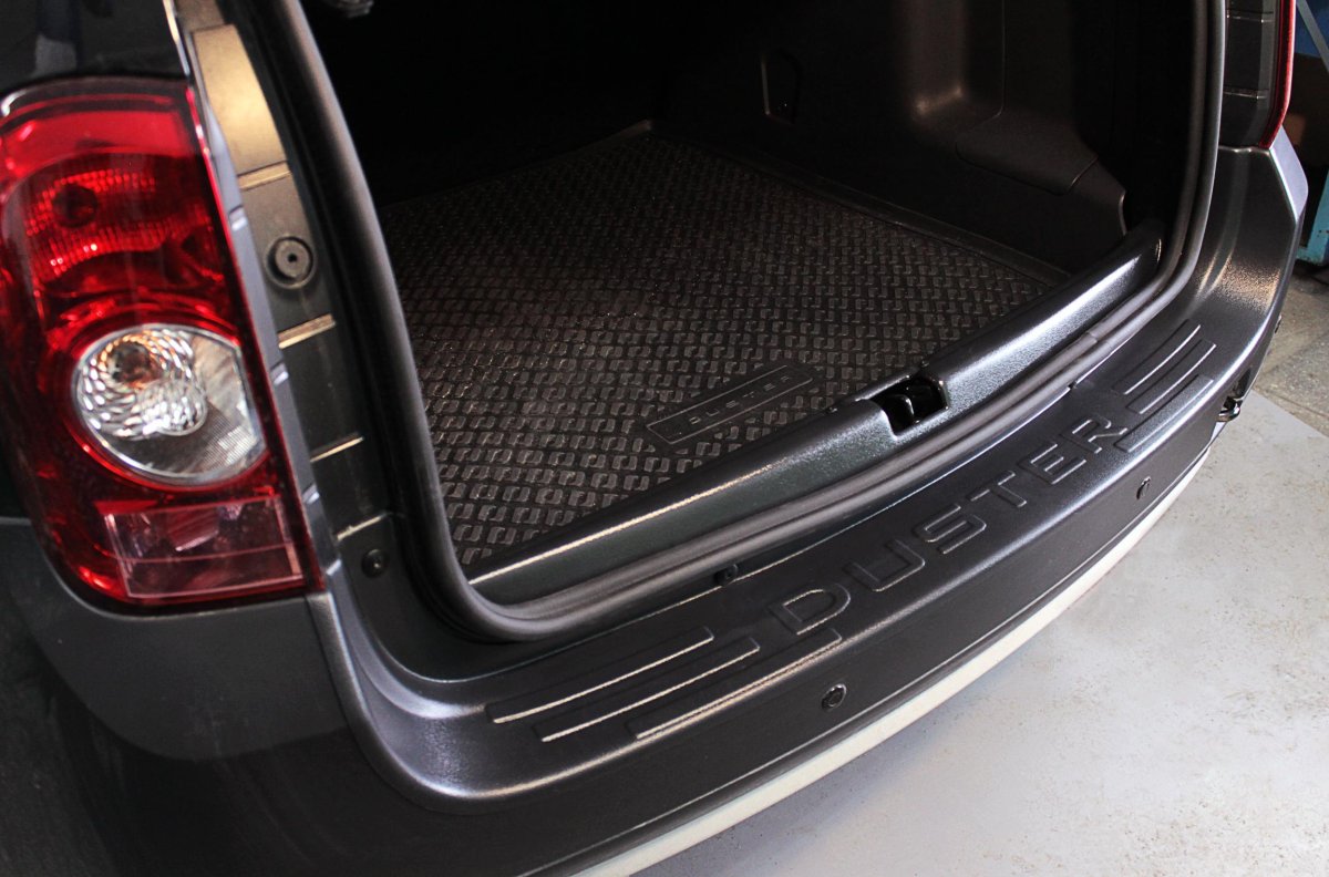 Накладка на задний бампер Рено Дастер 2014