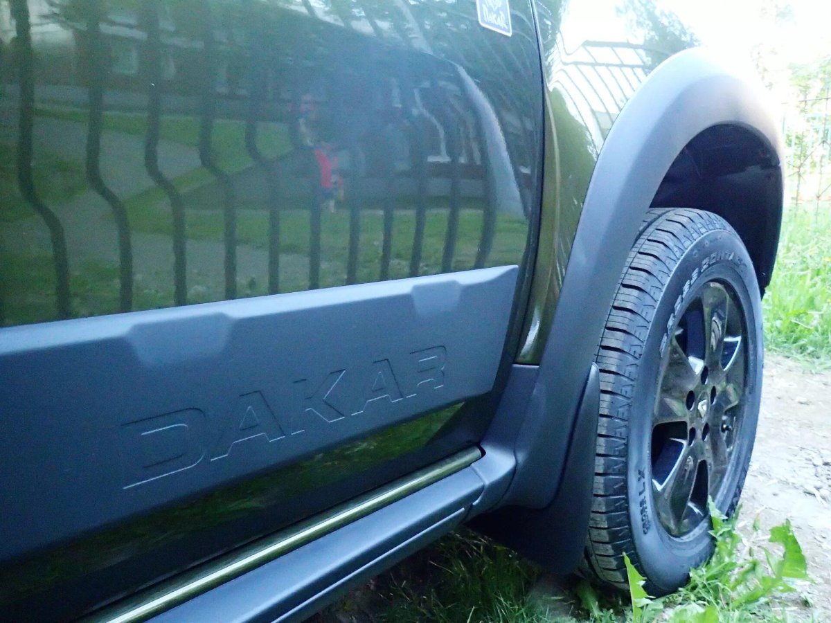 Пластиковые накладки Дастер 1