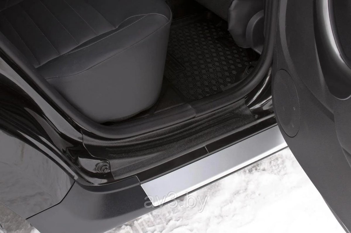 Накладки на внутренние пороги Рено Дастер