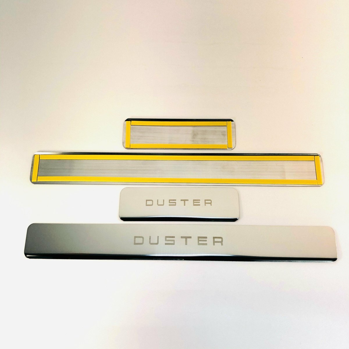 Накладки на пороги Рено Дастер