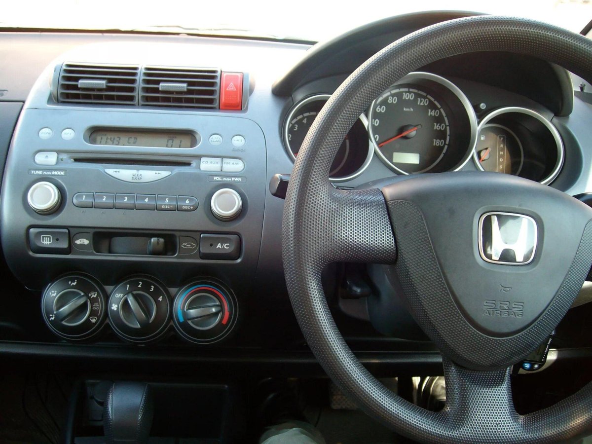 Honda Fit 2002 салон
