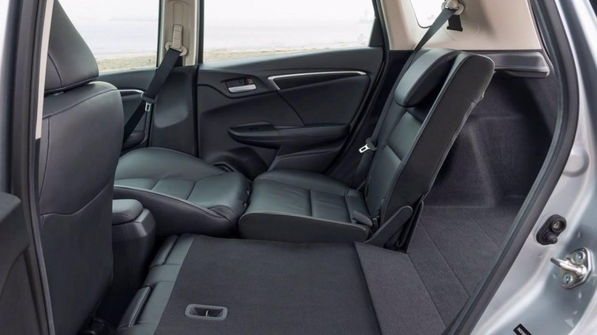 Honda Fit Shuttle задний ряд