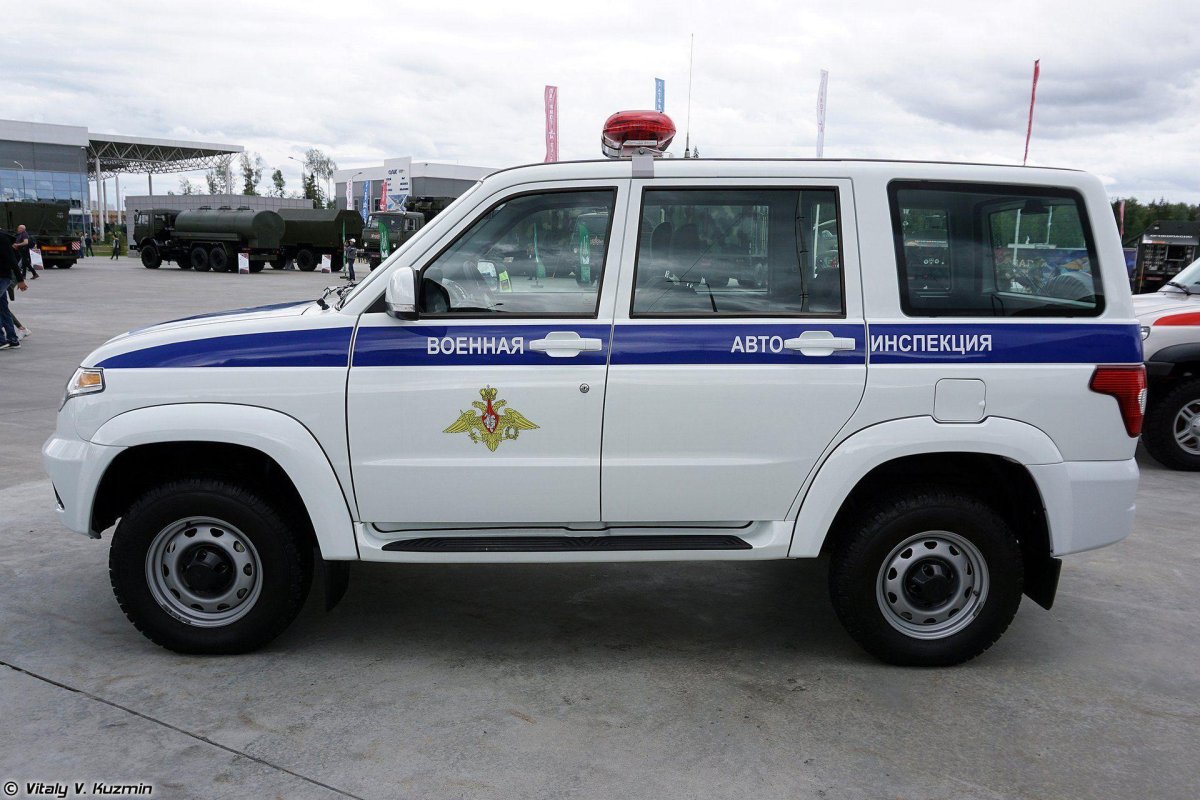 УАЗ Патриот полиция сбоку