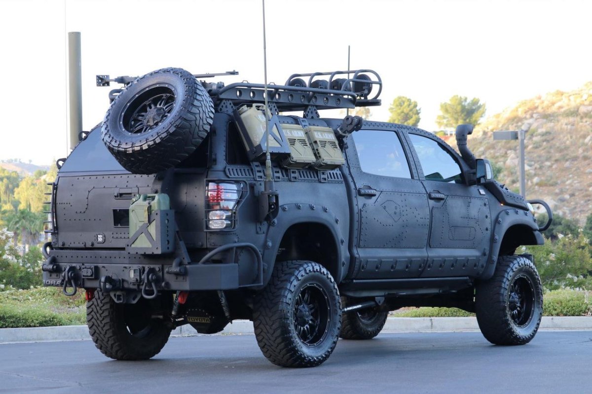 Toyota Tundra CREWMAX для апокалипсиса