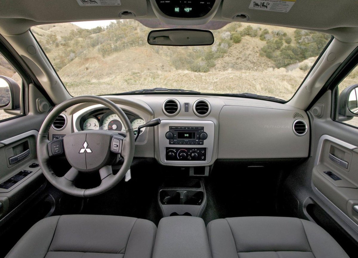 Mitsubishi Raider 2002