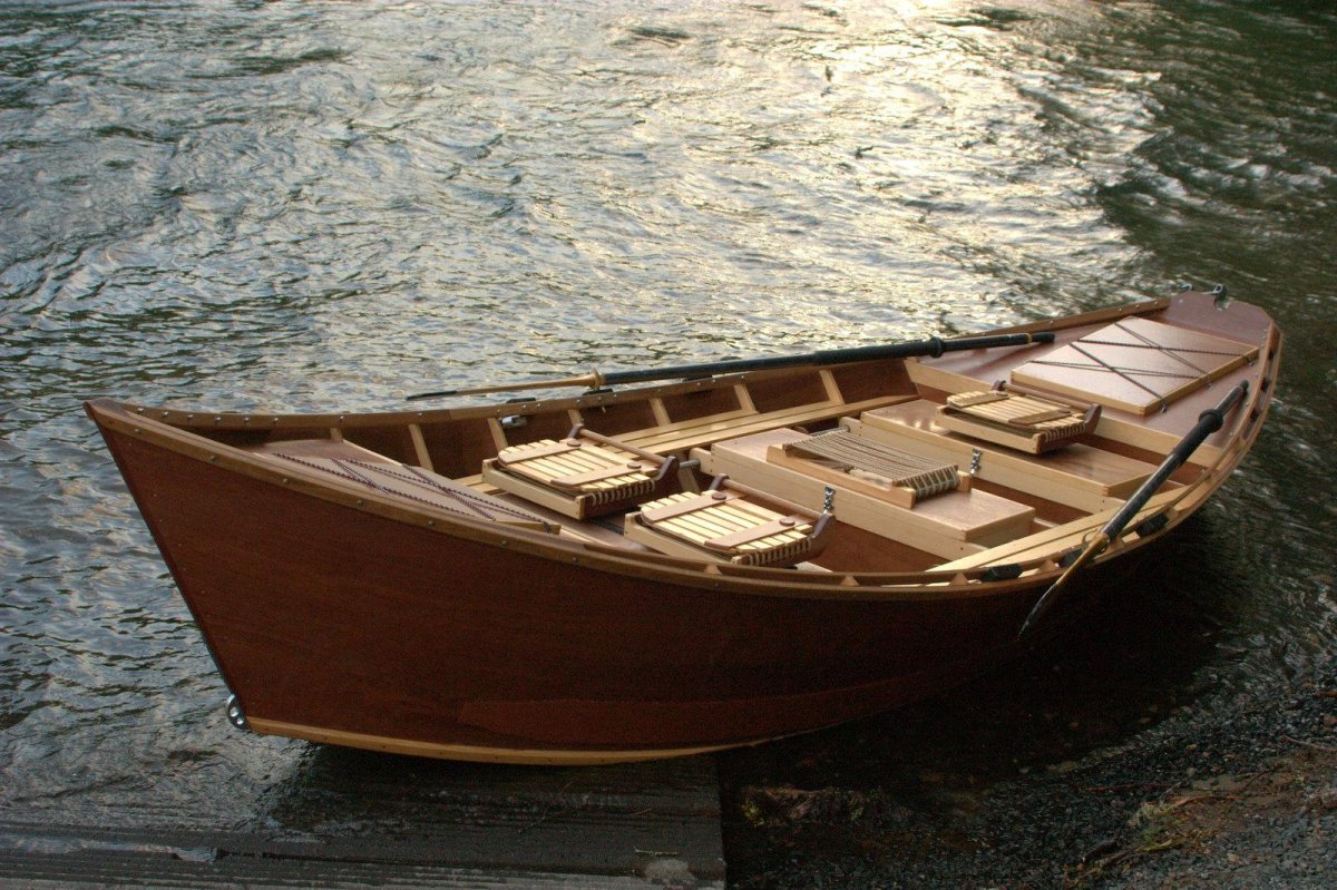 Волжская лодка Великовражка