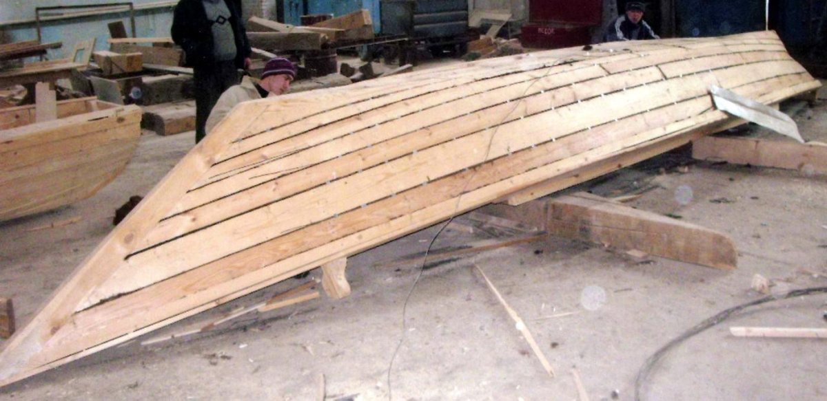 Волжская лодка Великовражка