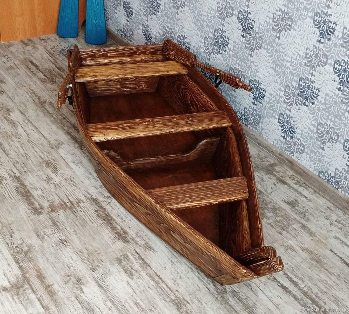 Лодка деревянная декоративная