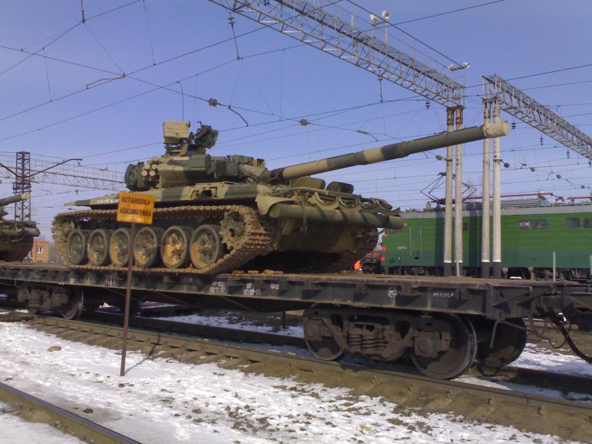 Танк т-72а на ЖД платформе