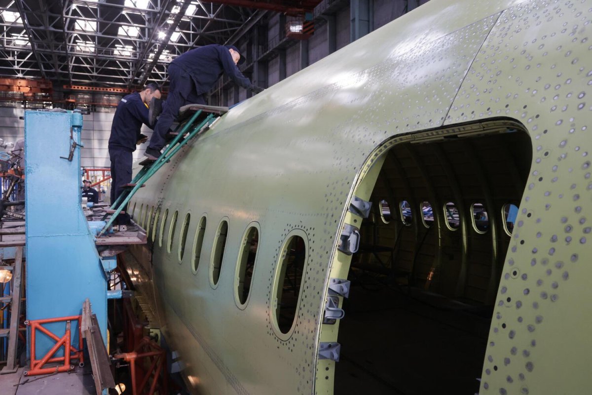 Самолетный завод