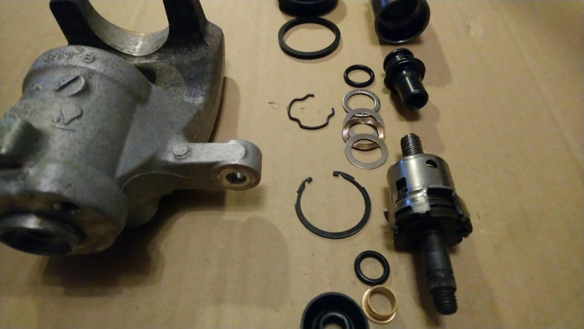 Тойота Королла 150 задний тормозной поршень