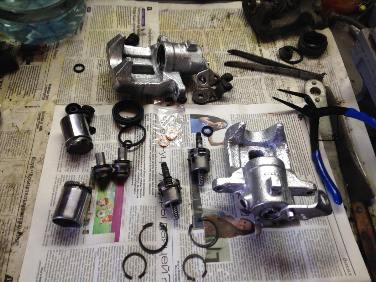 Механизм заднего суппорта VW Golf 4