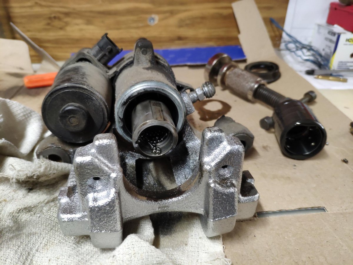 Форд Куга задний суппорт