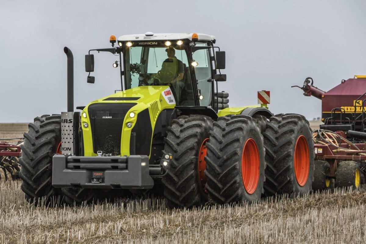 Трактор CLAAS Xerion