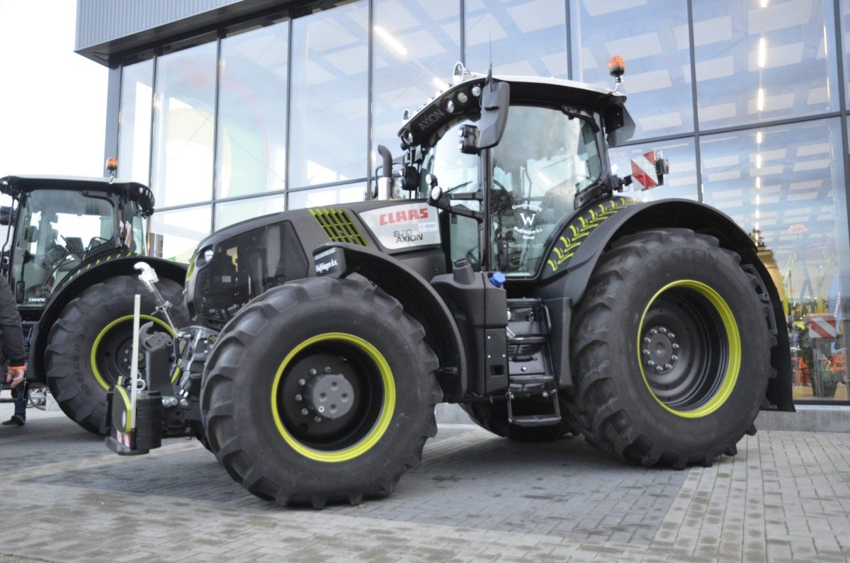 Трактор CLAAS Axion
