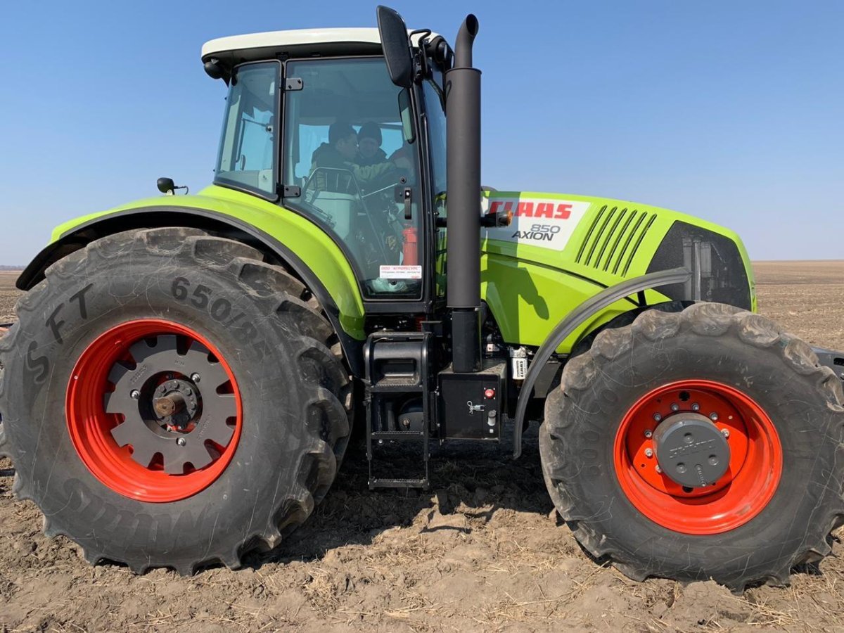 Трактор Аксион 950