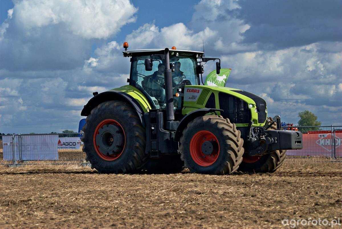 Трактор Axion 950