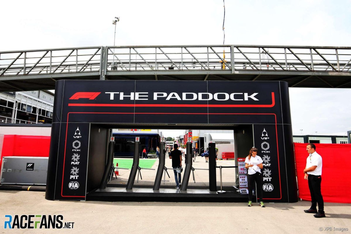 Паддок формулы 1 внутри