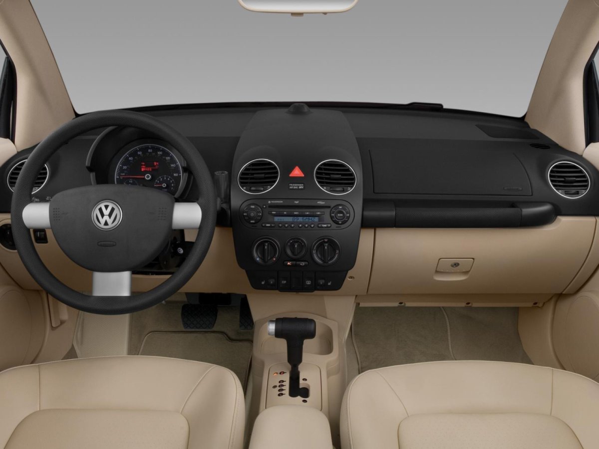 Volkswagen New Beetle 2005 салон