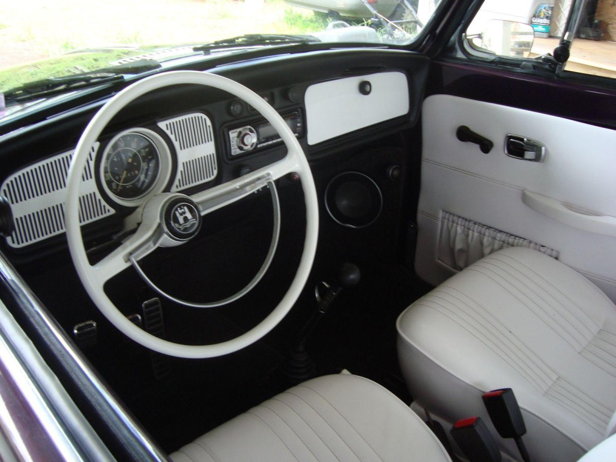 Фольксваген Жук 1983 года салон