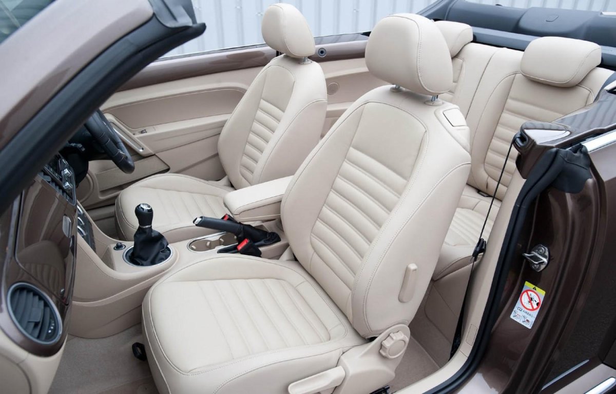 Volkswagen Beetle Cabrio 2022 салон