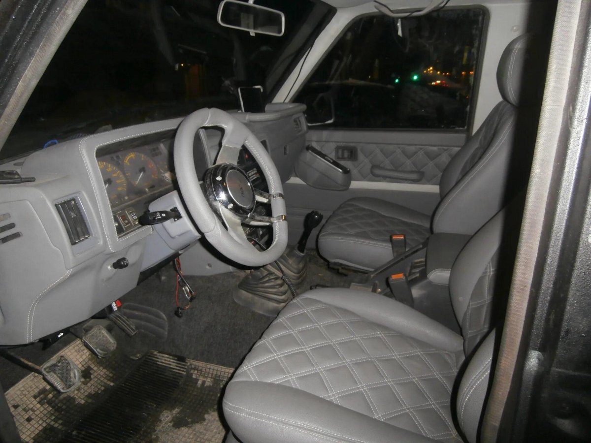 Nissan Patrol y60 салон