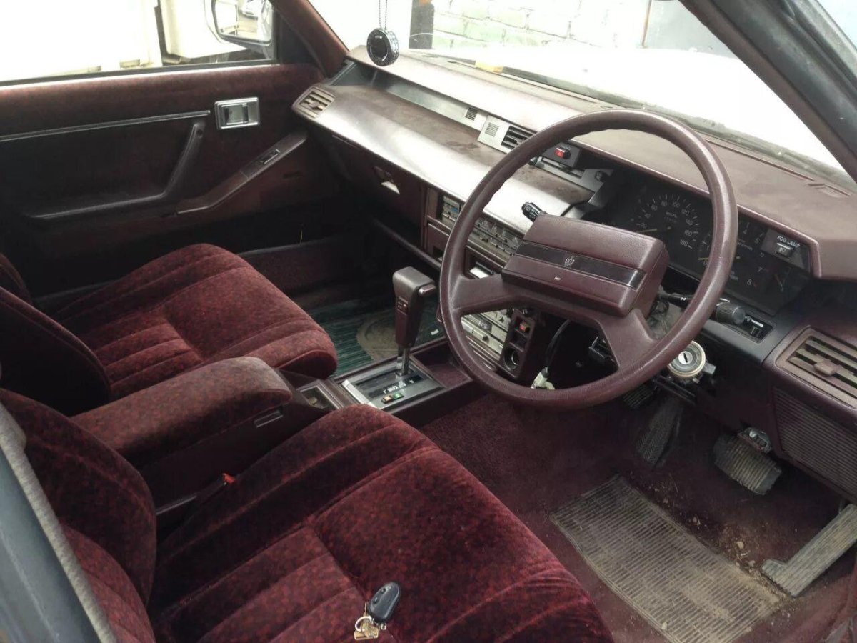 Toyota Crown 1986 салон