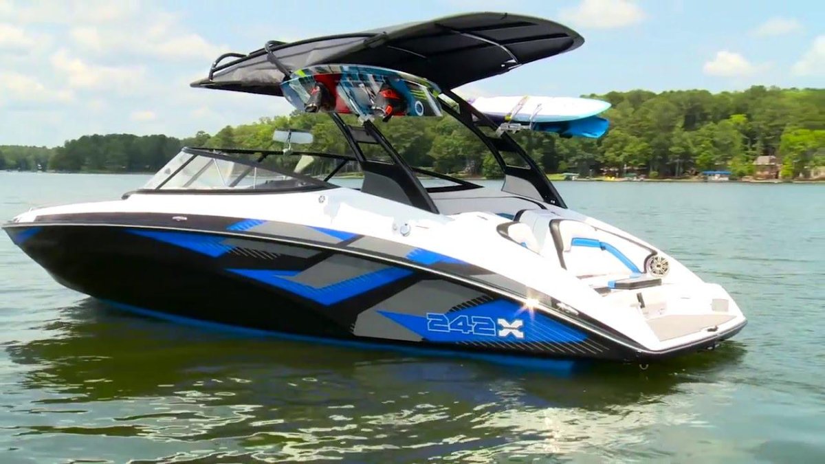 Катер Yamaha 242