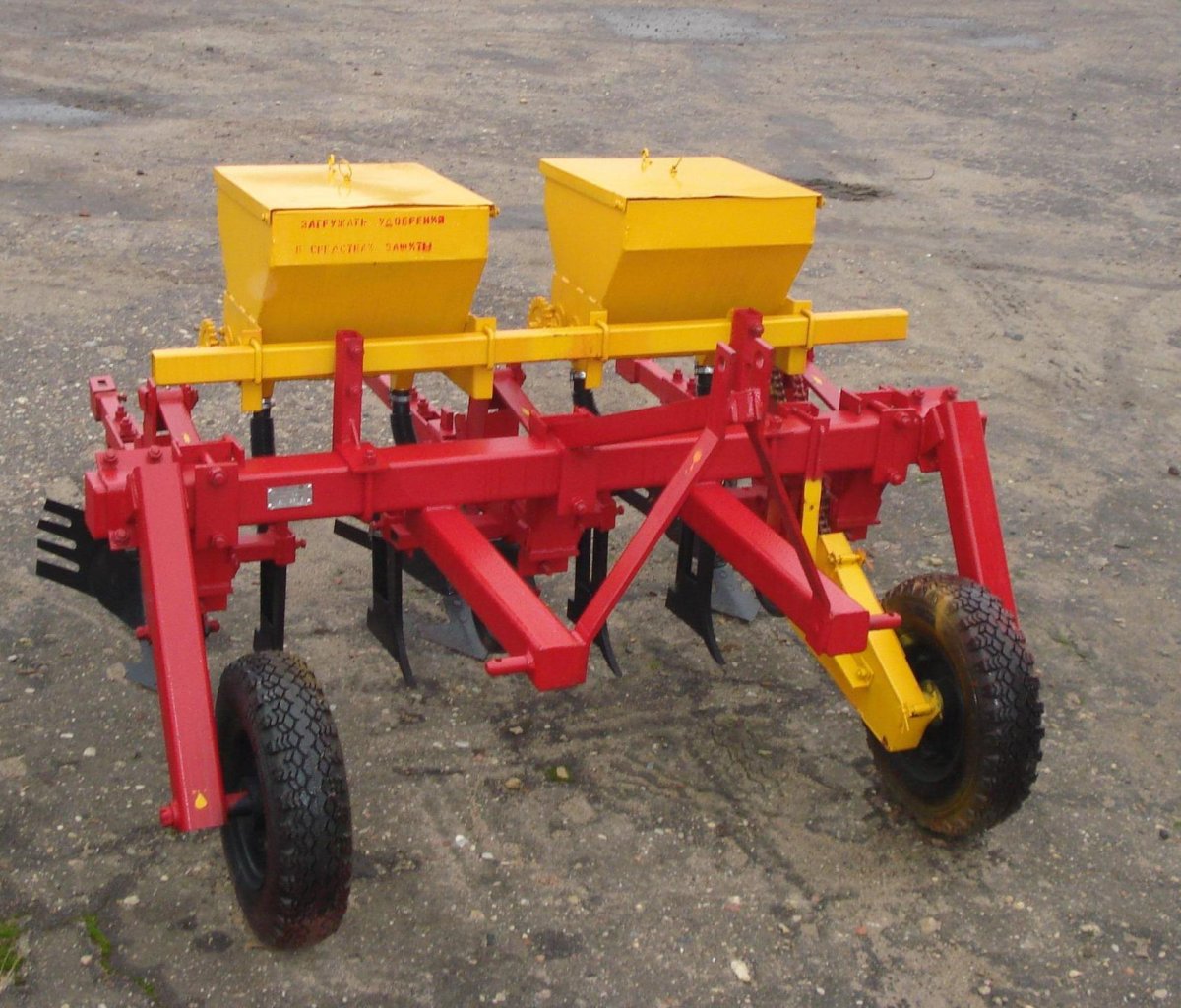 Культиватор окучник кон-1,4а
