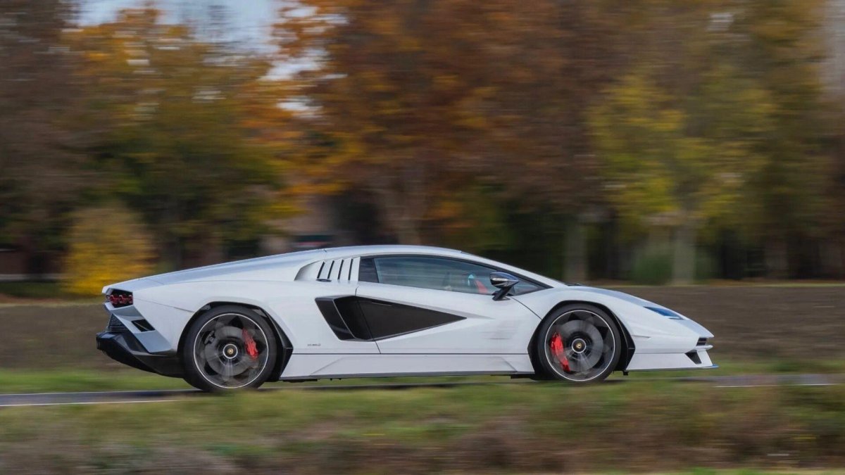 Lamborghini Countach LPI 800-4 2021