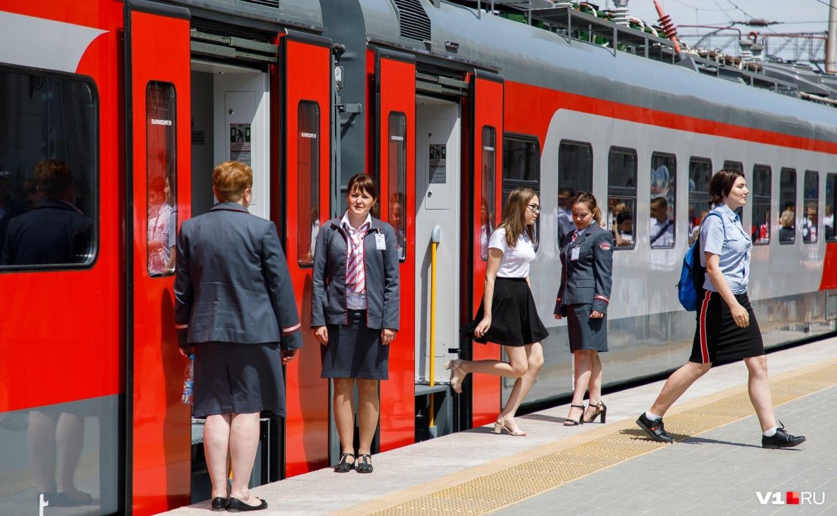 Пассажиры на вокзале