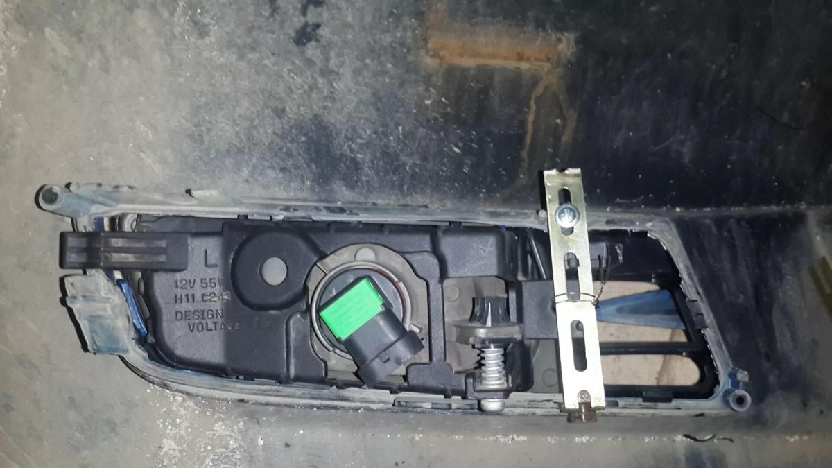 Honda Civic Ferio 2001 кронштейн под ПТФ артикул