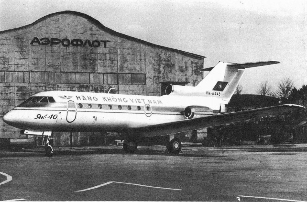 Як-40 пассажирский самолёт