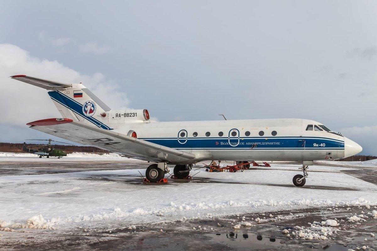 Як-40 пассажирский самолёт