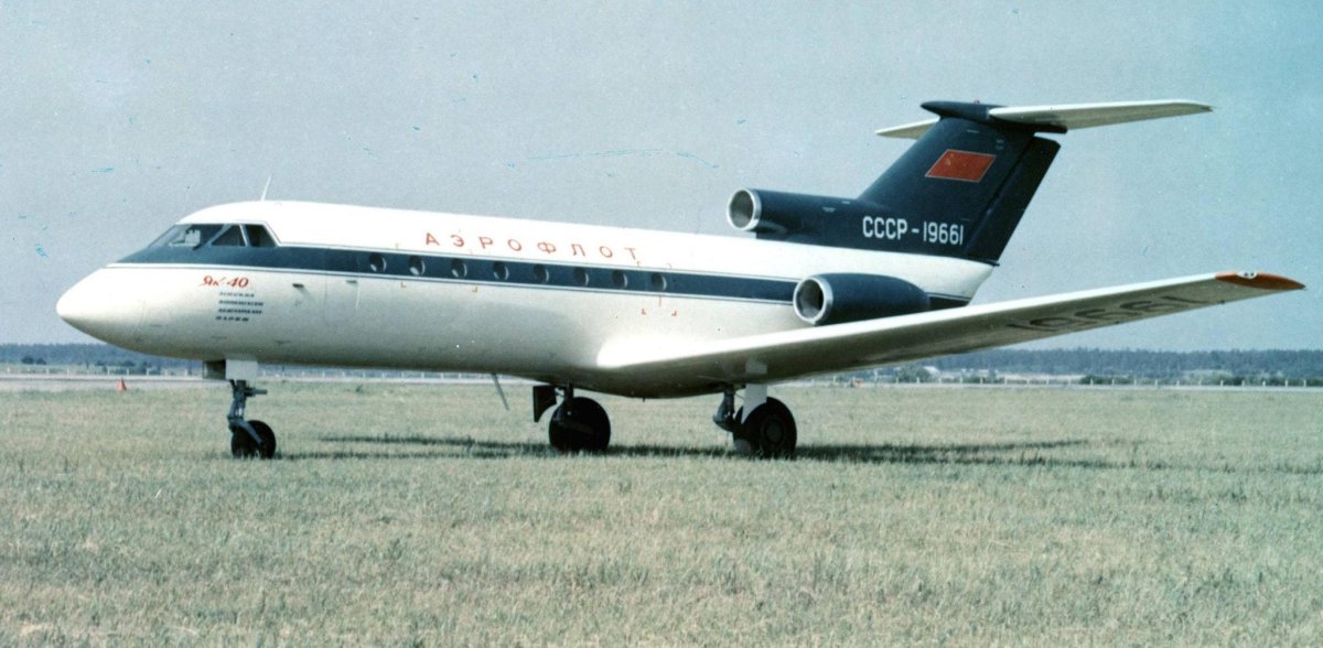 Як-40 пассажирский самолёт
