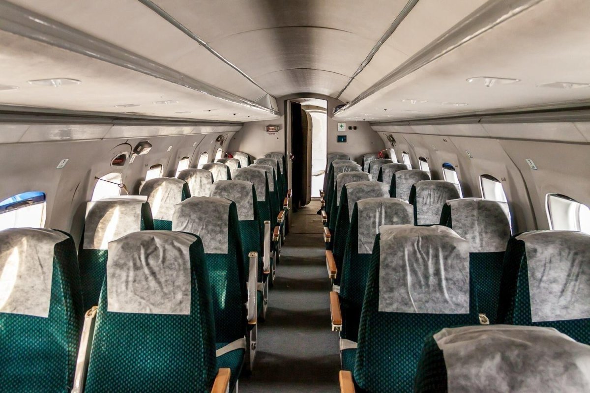 Як-40 пассажирский самолёт