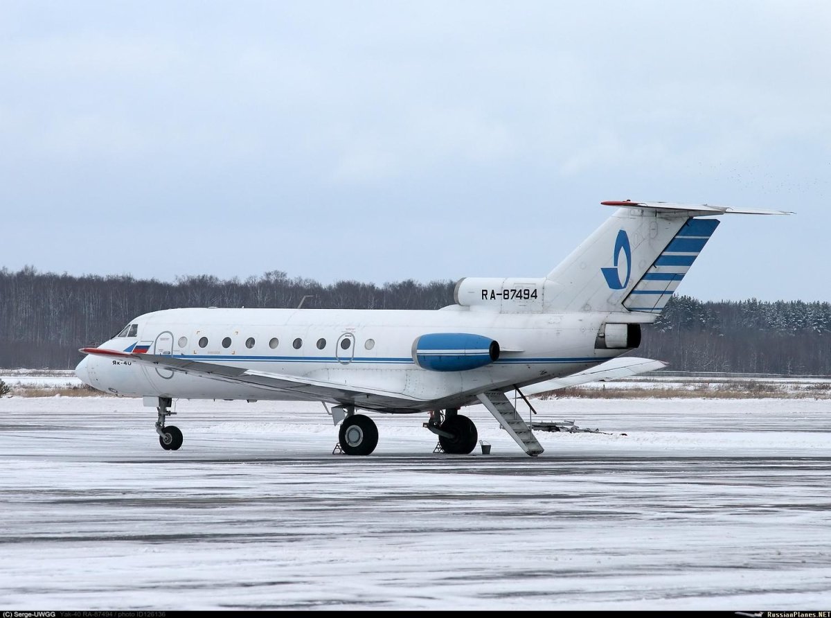 Як-42 пассажирский самолёт