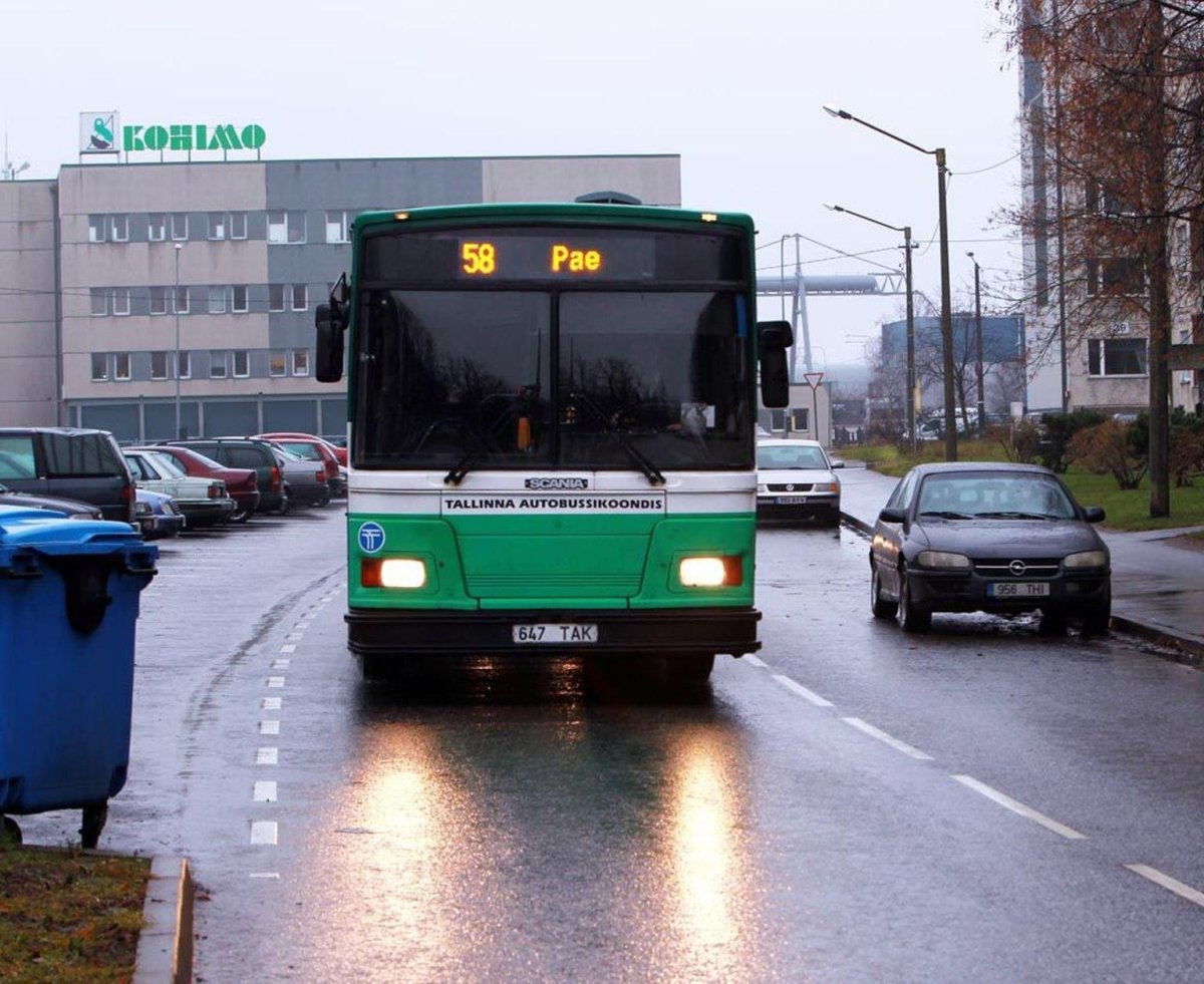 Автобус подъезжает