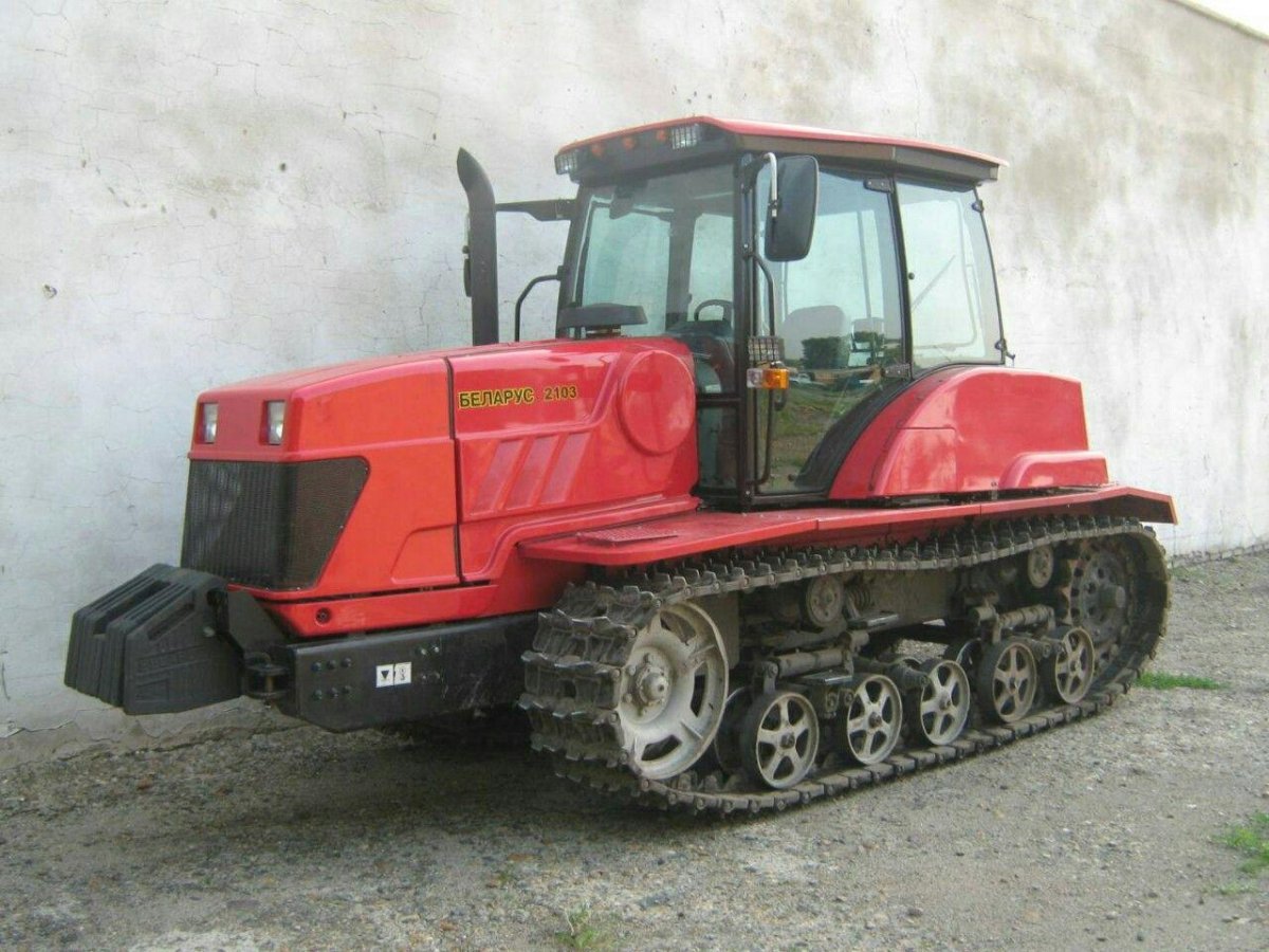 Гусеничный трактор МТЗ 2103