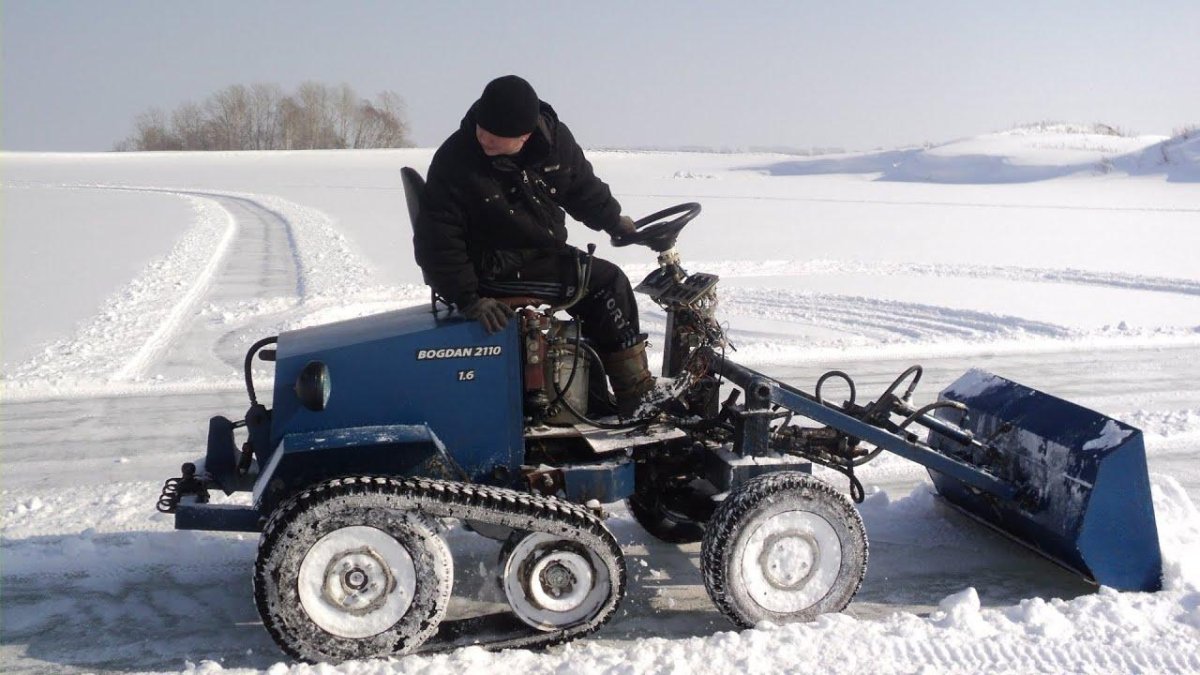 Гусеничный трактор переломка