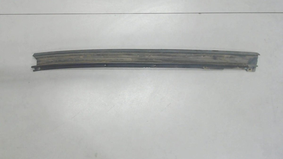 Bb5z7803136ab молдинг стекла лобового правый Ford