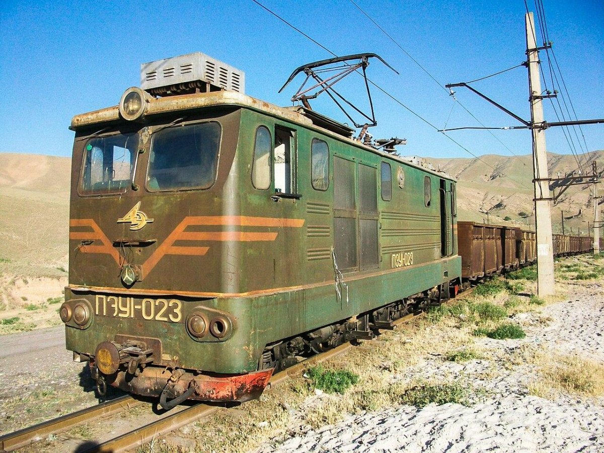 Узкоколейный электровоз ПЭУ 1