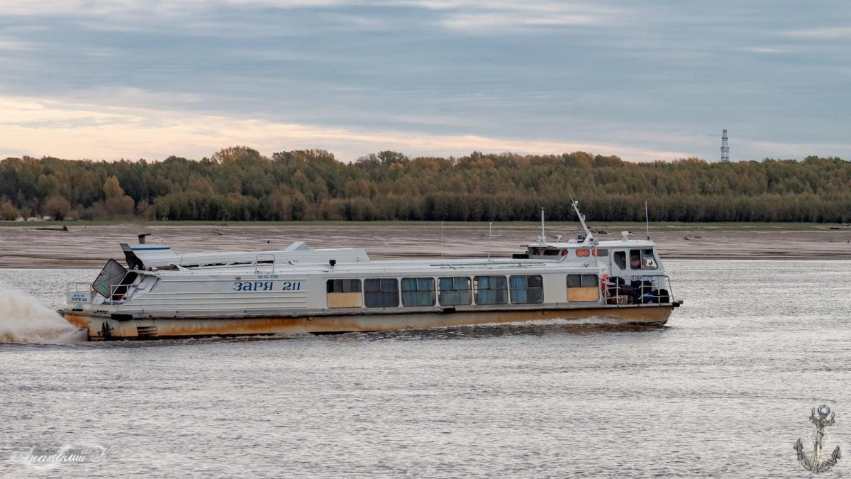 Теплоход Заря Великий Устюг