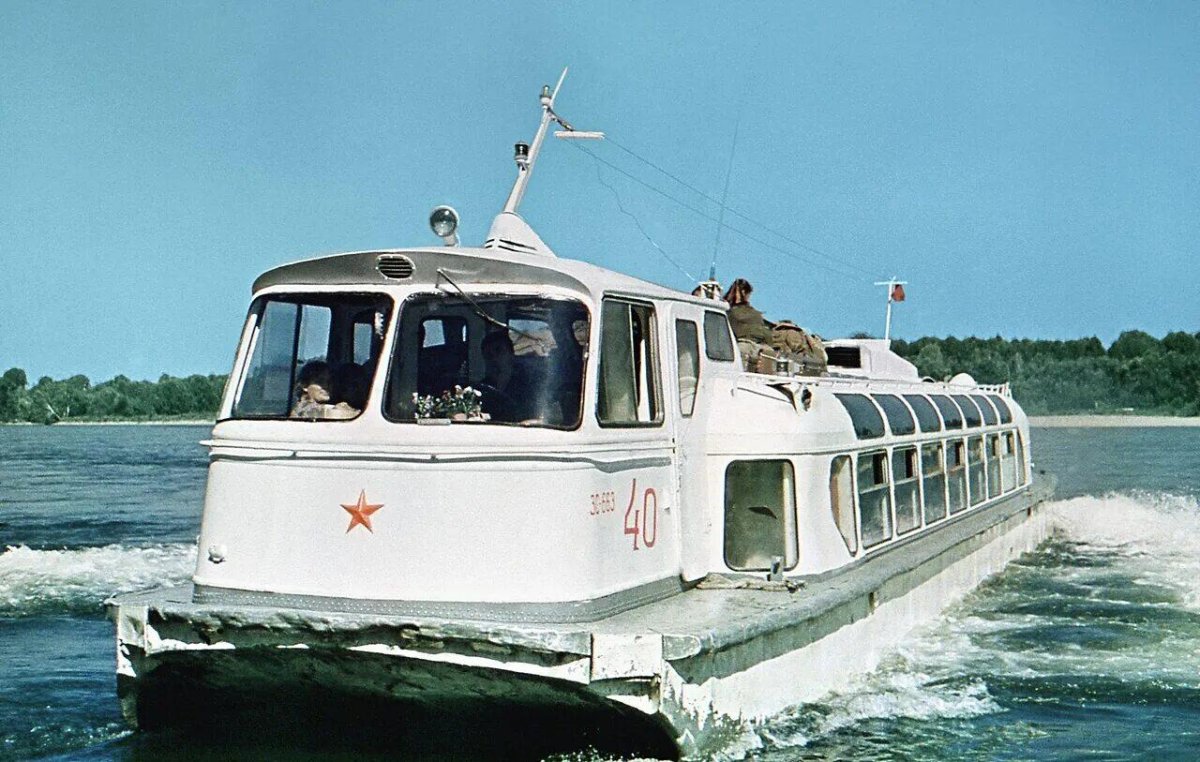 Речной катер Заря